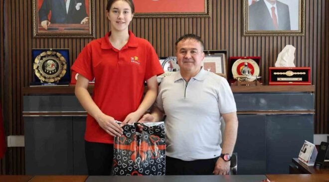 Bilecikli sporcu TVF Spor Lisesi’ni kazandı