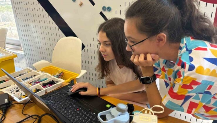 Bilim Uşak’ta çocuklar yaz tatilini bilim ve teknolojiyle değerlendirdi