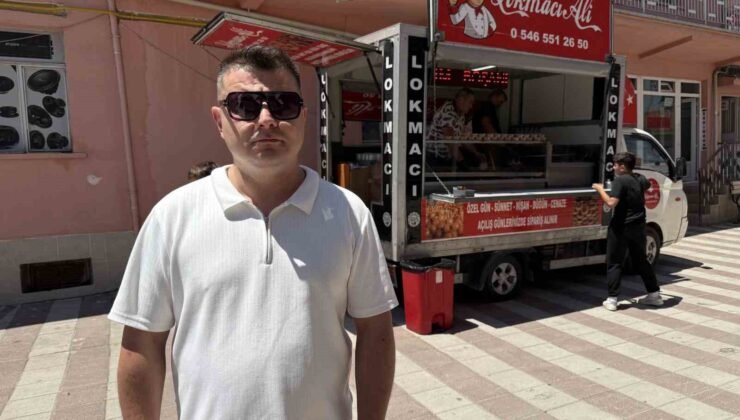 Boşanmasını lokma dağıtarak kutladı