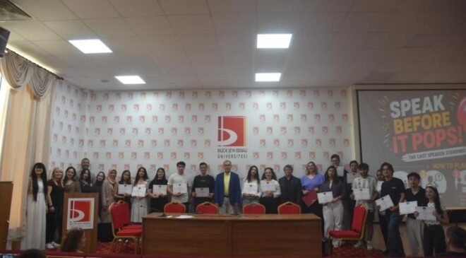BŞEÜ’de İngilizce Yılsonu Gösterisi büyük beğeni topladı