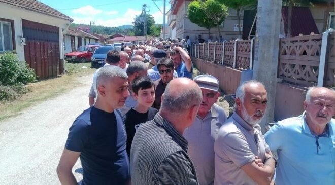 Bu kuyruğun nedeni imece usulü hazırlanan aşure