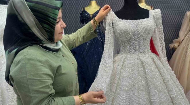 Bu sezon dantel ve kaburga gelinlik modelleri revaçta