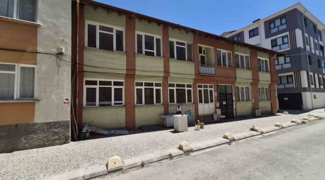Bulunduğu sokağa renk katan ’Sevgililer ve Aşıklar Parkı’ artık yok