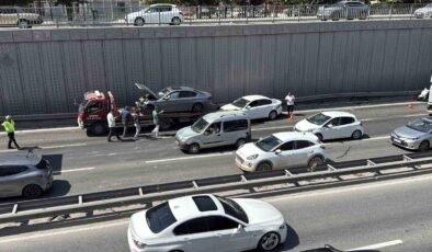 Çevre Yolu’nda 3 aracın karıştığı zincirleme kaza: 2 yaralı