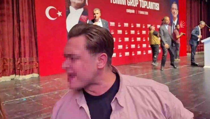 CHP’nin grup toplantısında basın mensuplarına fiziksel müdahale