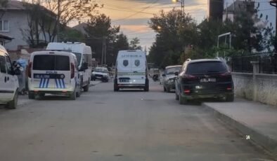 Çifteler’de komşuların park kavgası kanlı bitti: 1’i ağır 2 yaralı