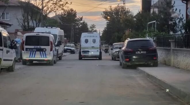 Çifteler’de komşuların park kavgası kanlı bitti: 1’i ağır 2 yaralı