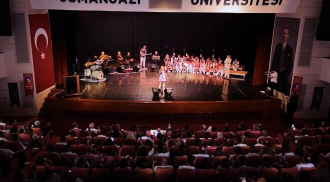 Çocuk Hematoloji ve Onkoloji Servisi’nde tedavi gören çocuklara miniklerden anlamlı destek