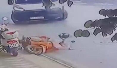 Dönüş yapan minibüs motosiklete böyle çarptı