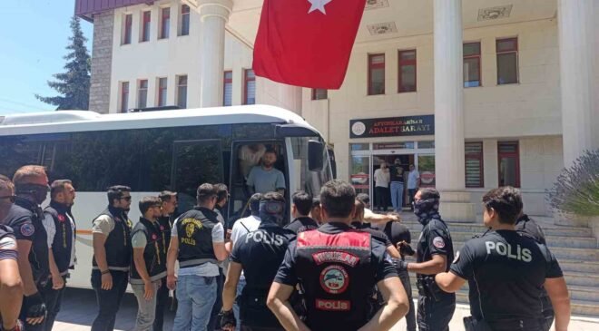Durak başkanı cinayetinde yakalanan 18 kişi adliyeye sevk edildi