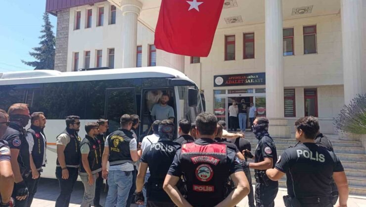 Durak başkanı cinayetinde yakalanan 18 kişi adliyeye sevk edildi
