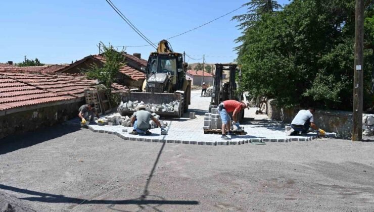 Dutluca Mahallesi’nde kilit taş yol çalışması devam ediyor