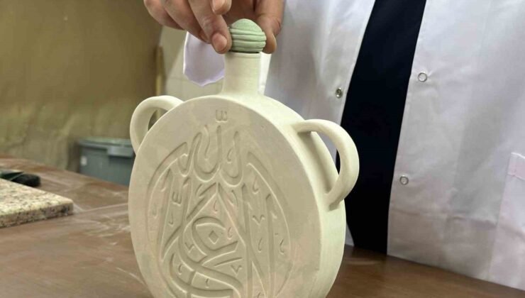 El ile şekillendirilen seramiğin fırından çıkıp son halini alması 1 hafta sürüyor