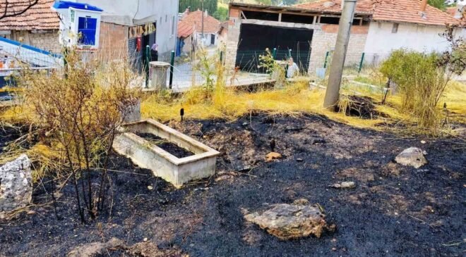 Emet’te mezarlıkta çıkan yangında 10 kabir zarar gördü