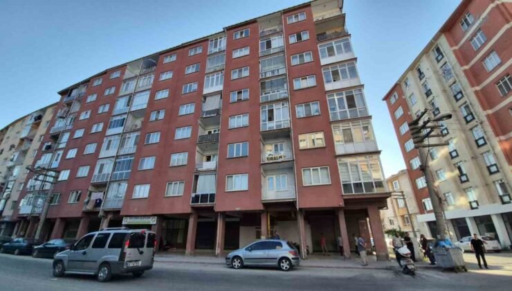 Eşinin tatilde olduğu sırada yatağında cansız bedeni bulundu