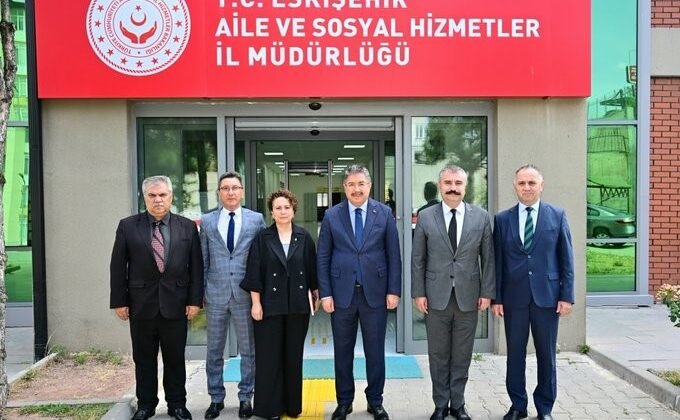 Eskişehir Valisi Yılmaz, Aile ve Sosyal Hizmetler İl Müdürlüğü’nde brifing aldı