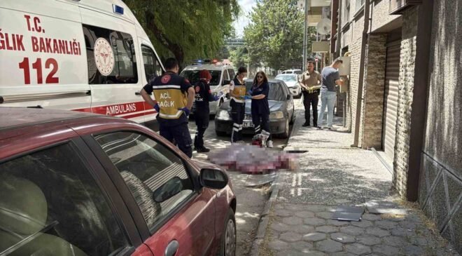 Eskişehirde 3’üncü kattan düşen 61 yaşındaki kadın hayatını kaybetti