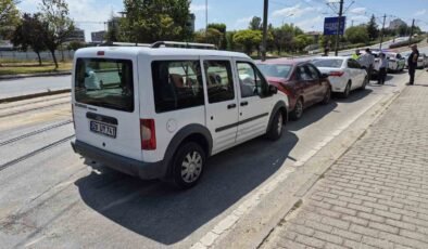 Eskişehir’de 3 aracın karıştığı zincirleme trafik kazası ucuz atlatıldı