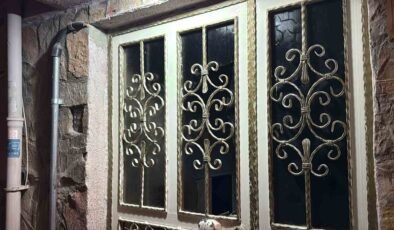 Eskişehir’de aile içi kavgada evinin camlarını kıran şahıs aracıyla kaçtı