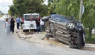 Eskişehir’de dolmuşun çarptığı otomobil yan yattı: 8 yaralı