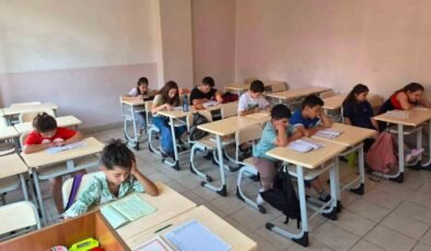 Eskişehir’de gençler yaz okulunda hem eğleniyor hem öğreniyor