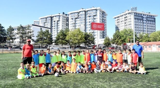 Eskişehir’de GSB Spor Okulları’nda futbol heyecanı hız kesmiyor