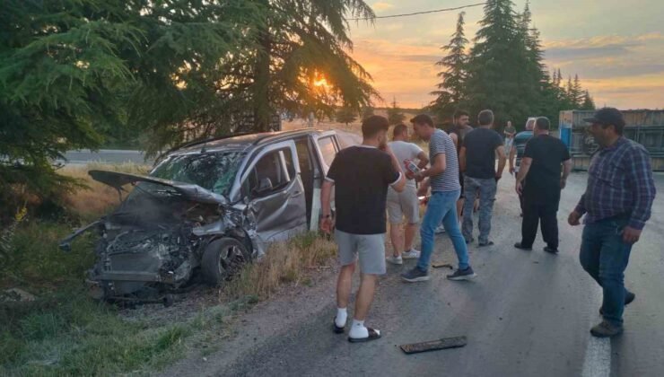 Eskişehir’de hafif ticari araç ile traktör çarpıştı: 2 yaralı