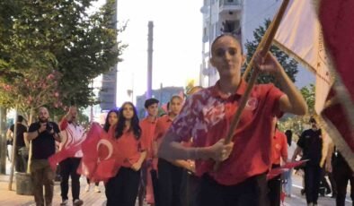 Eskişehir’de milli sporculardan 15 Temmuz’a özel Sancak Koşusu