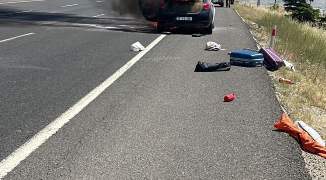 Eskişehir’de seyir halindeki otomobil alevlere teslim oldu