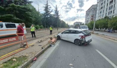 Eskişehir’de trafik kazası: Anne ve 4 yaşındaki kızı yaralandı