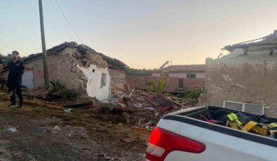 Eskişehir’de yangından dönen itfaiye aracı eve çarptı: 3 itfaiye eri yaralı