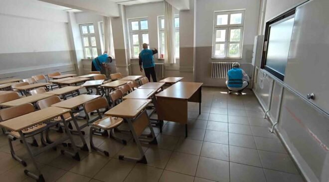 Eskişehir’de yükümlüler okulda boya, tadilat ve temizlik çalışması başlattı