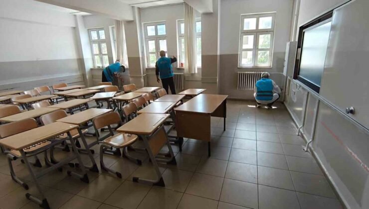 Eskişehir’de yükümlüler okulda boya, tadilat ve temizlik çalışması başlattı