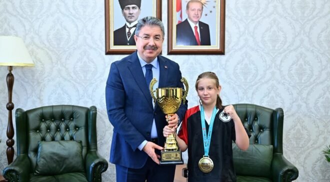 Eskişehir’in gururu Asel Özdalgın, Vali Erdinç Yılmaz’ı ziyaret etti