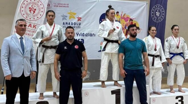 Eskişehirli judoculardan Analig’de büyük başarı: Kız takımı yarı finalde