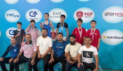 Eskişehirli minik güreşçi Ahmet Efe Aykol Türkiye 5’incisi oldu