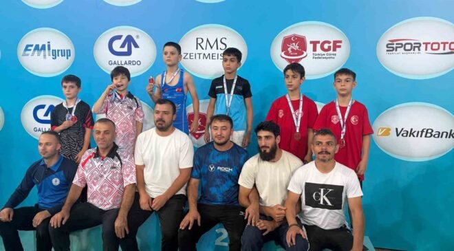 Eskişehirli minik güreşçi Ahmet Efe Aykol Türkiye 5’incisi oldu