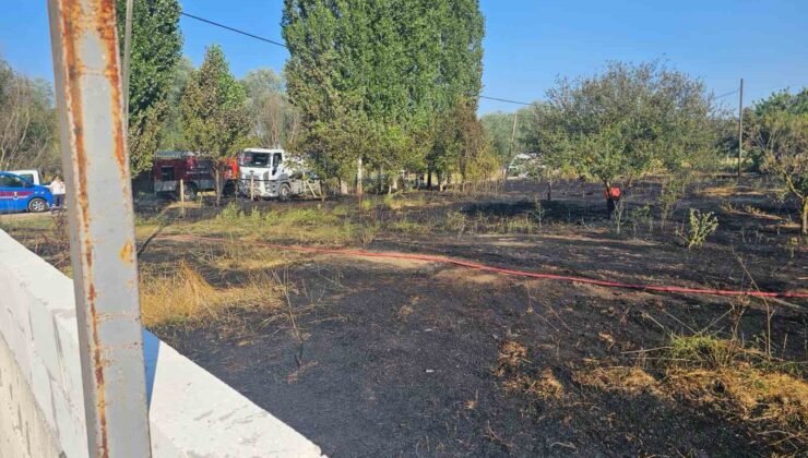 Evin bahçesinde çıkan yangın paniğe neden oldu