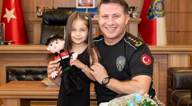 Gazi kızına yunus polis bebeği hediye edildi
