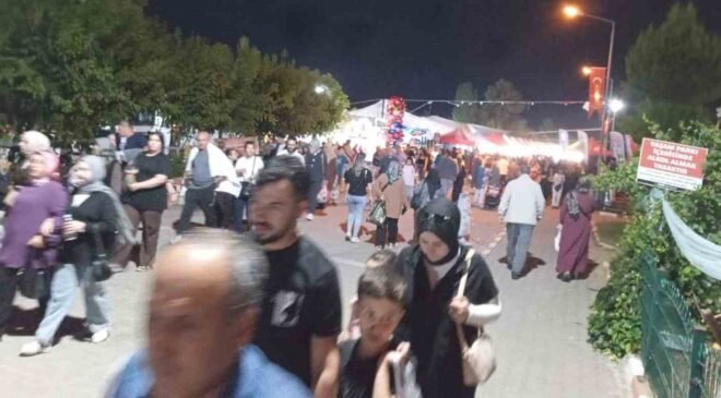 Gediz Tarhana Festivali’nin son gününde festival alanında insan seli