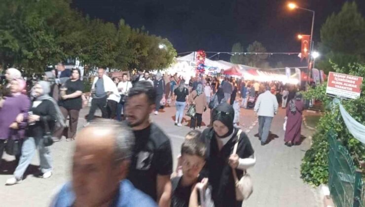 Gediz Tarhana Festivali’nin son gününde festival alanında insan seli