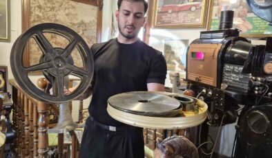 Halen çalışır vaziyetteki 98 yıllık tarihi sinema makinesi Eskişehir’de sergileniyor