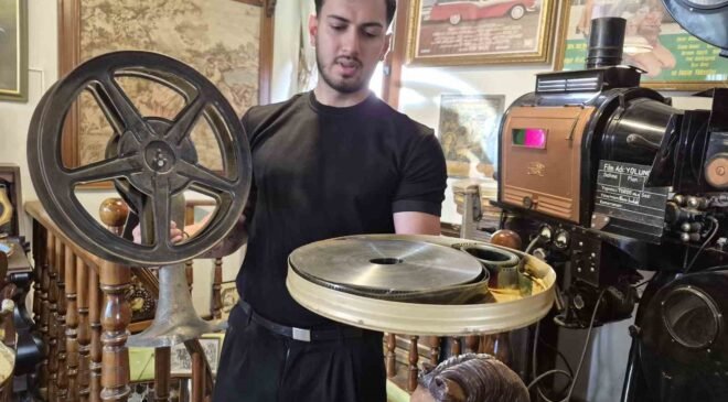 Halen çalışır vaziyetteki 98 yıllık tarihi sinema makinesi Eskişehir’de sergileniyor