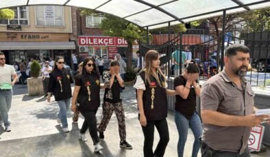 Hırsızlık amacı ile evin kapısını açmaya çalışırken suçüstü yakalanan 3 kadın tutuklandı
