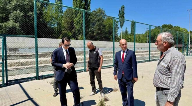 Hisarcık’ta okul spor alanları yenileniyor