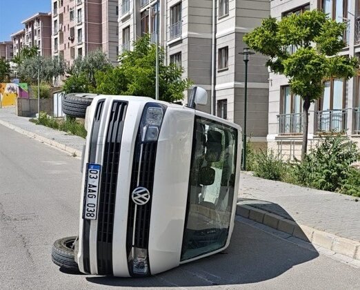 İki kamyonet çarpıştı: 6 yaralı