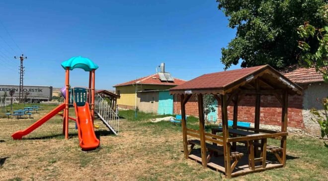 İnönü Belediyesi’nden park ve sosyal alanlara kamelya desteği