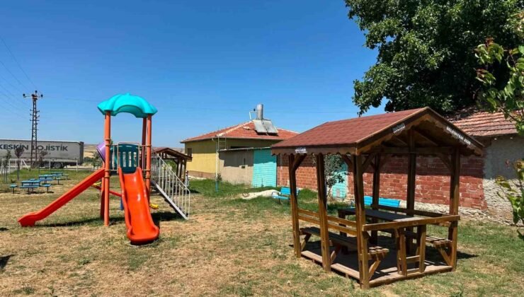 İnönü Belediyesi’nden park ve sosyal alanlara kamelya desteği