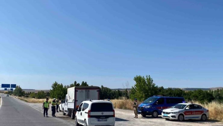 Jandarmadan geniş çaplı denetim: 4 bin 920 şahıs, 4 bin 682 araç kontrol edildi