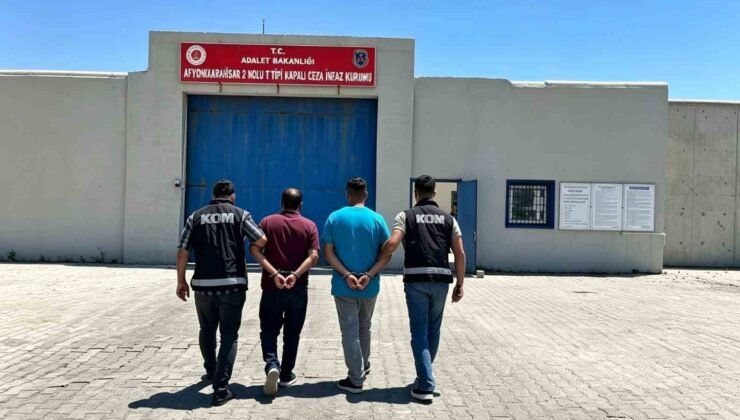 Kaçakçılık suçundan aranan 2 şahsı polis yakaladı